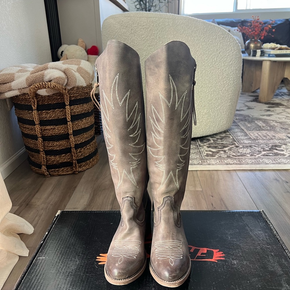 Freebird Whisper black distressed boots